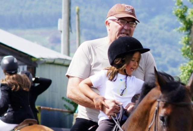  percorso a piedi di nonno e nipote 